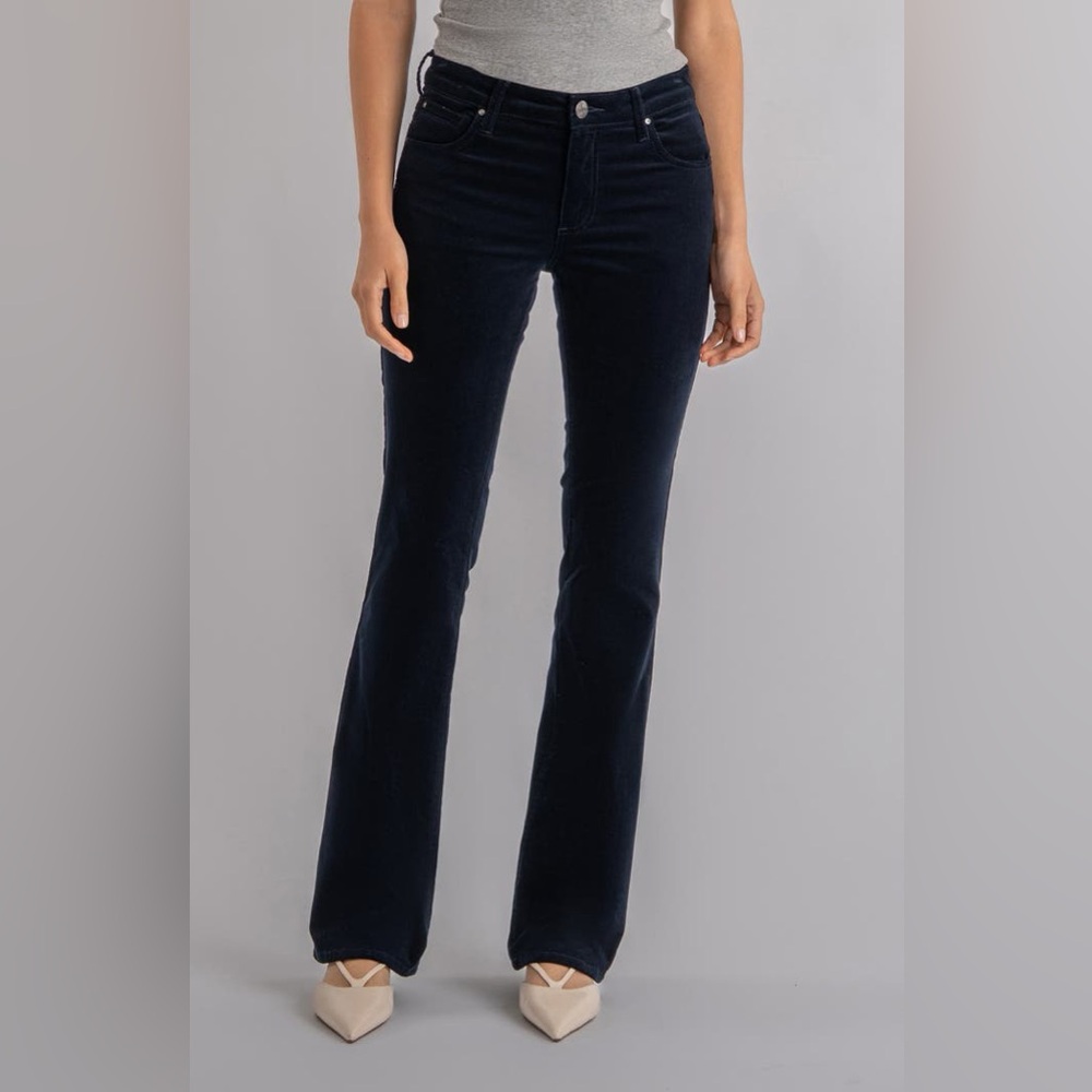GAP flare. Size 29 L in navy fine wale cord.